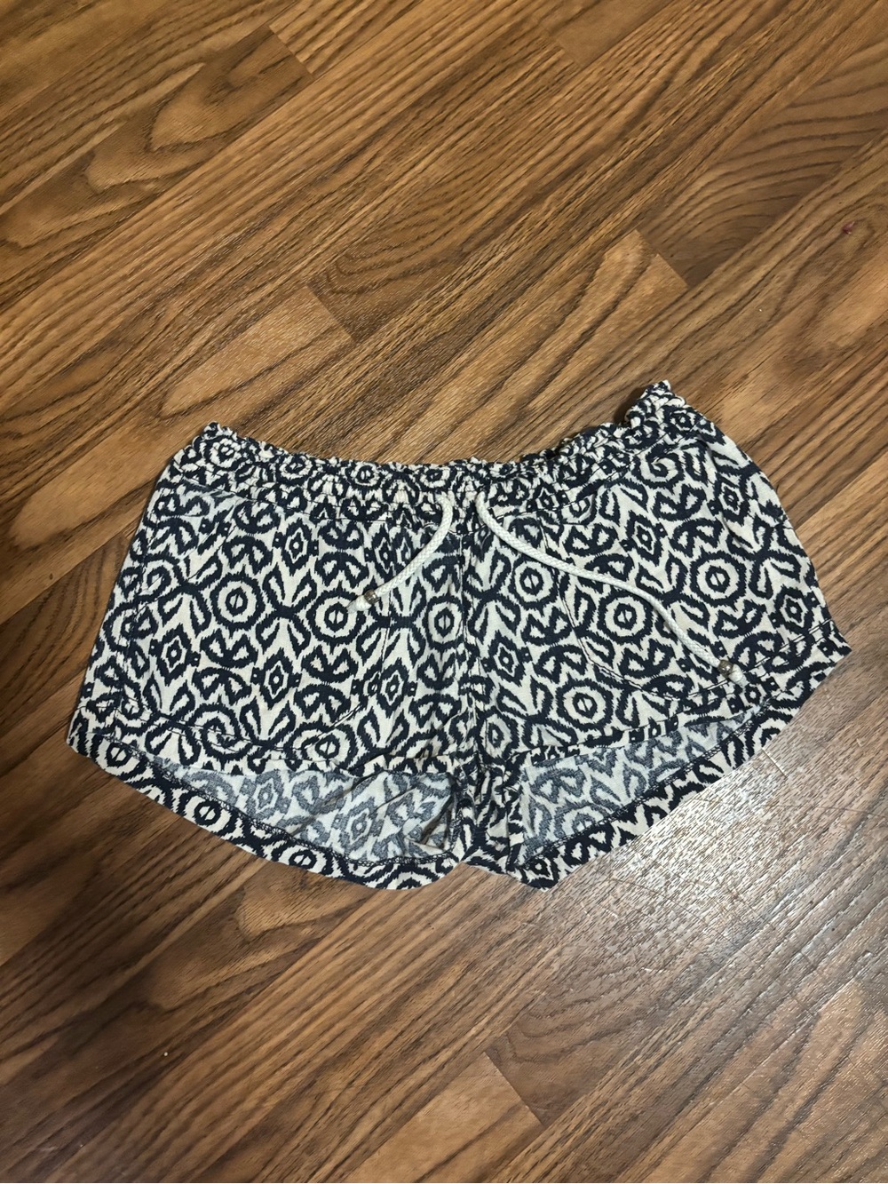 Kiss & Cry *Blue & Beige High Rise Woman Shorts *Medium * Stretch Waistband